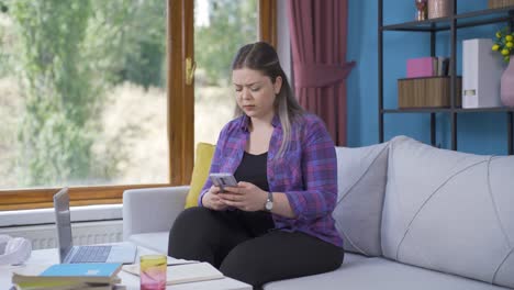 Disappointed-young-woman-texting.